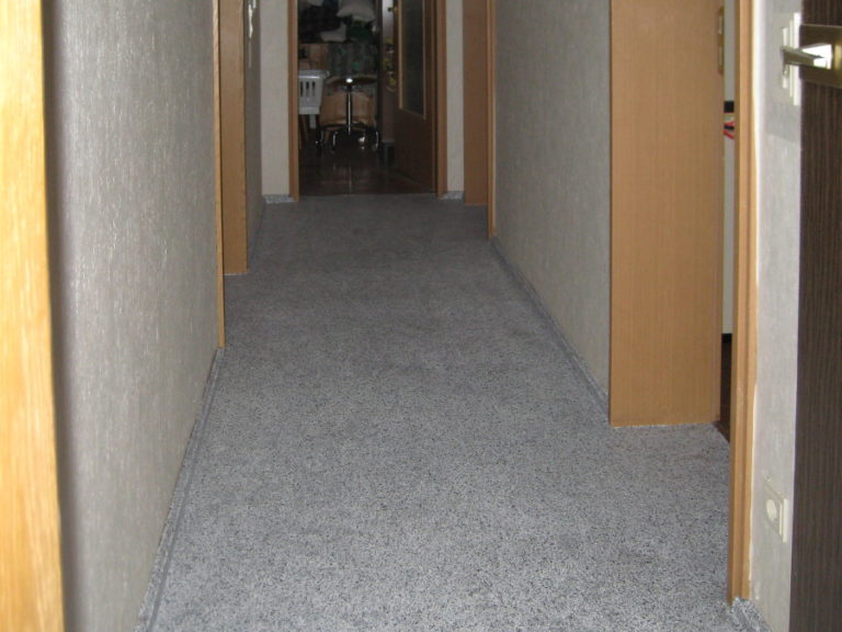 Fußboden-Sanierung mit Flüssigkunststoff in Steinoptik