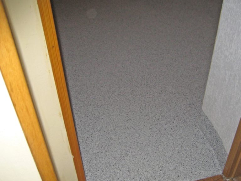 Hausflur - Fußbodengestaltung in Granit-Optik