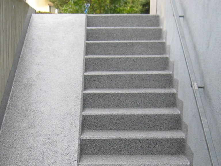 Weder Frost noch Wasser können jetzt der Treppe mehr zusetzen